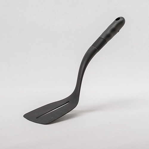 53. Utensilio espátula de nylon